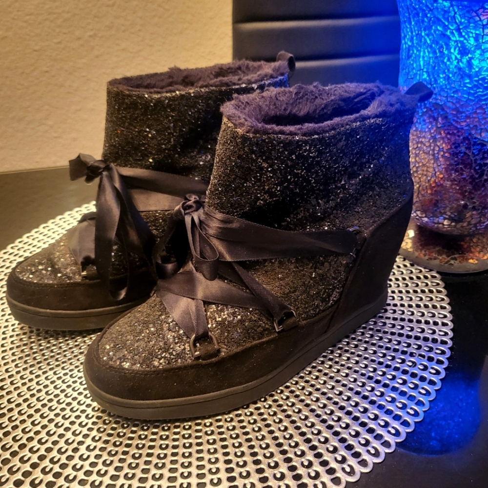 💕JUICY COUTURE Beautiful Booties!!